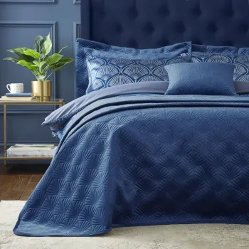 Cuvertura albastra pentru pat dublu 220x230 cm Art Deco Pearl - Catherine Lansfield imagine