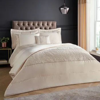 Cuvertura bej matlasata din microsatin 240x260 cm Deco Sequin - Catherine Lansfield imagine