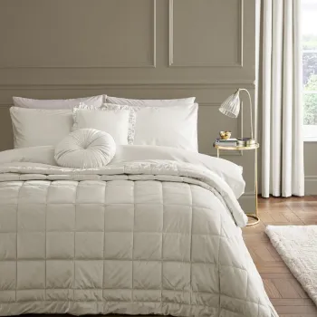 Cuvertura crem matlasata din catifea 220x220 cm Kingsley - Catherine Lansfield imagine