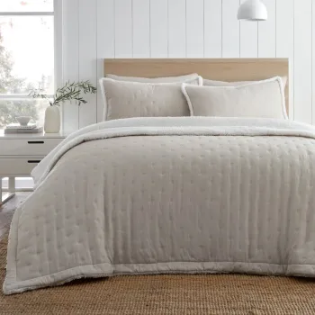 Cuvertura crem matlasata din sherpa 220x230 cm Cosy Nori - Catherine Lansfield imagine