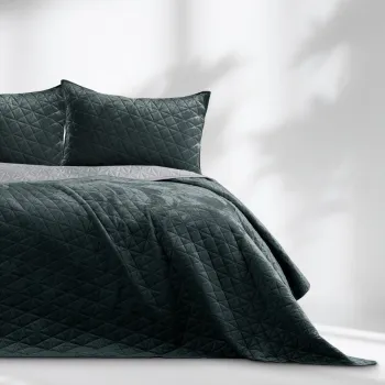 Cuvertura gri inchis matlasata din catifea 170x270 cm Laila - AmeliaHome imagine