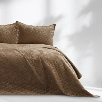Cuvertura maro deschis matlasata din catifea 170x210 cm Laila - AmeliaHome imagine