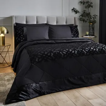 Cuvertura neagra matlasata din catifea 220x230 cm Lattice Cut - Catherine Lansfield imagine