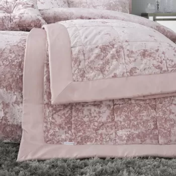 Cuvertura roz matlasata din catifea pentru pat dublu 220x220 cm Crushed - Catherine Lansfield imagine