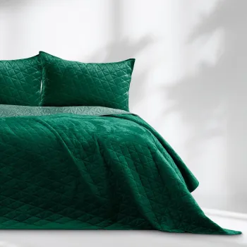 Cuvertura verde matlasata din catifea 170x210 cm Laila - AmeliaHome imagine