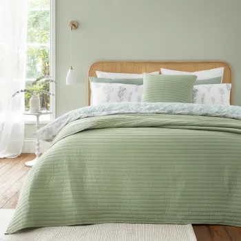 Cuvertura verde matlasata pentru pat dublu 220x230 cm Quilted Lines - Bianca imagine