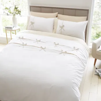 Lenjerie de pat alba pentru pat dublu 200x200 cm Milo Bow - Catherine Lansfield imagine