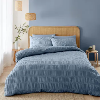 Lenjerie de pat albastra din tesatura crep pentru pat de o persoana 135x200 cm Seersucker - Catherine Lansfield imagine