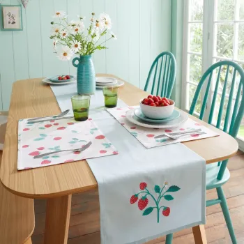 Napron de masa din bumbac 32x220 cm Strawberry Garden - Catherine Lansfield imagine