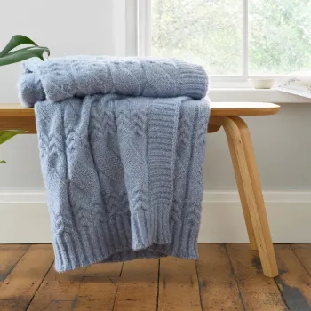 Patura albastra tricotata 150x200 cm Cable Knit - Bianca imagine