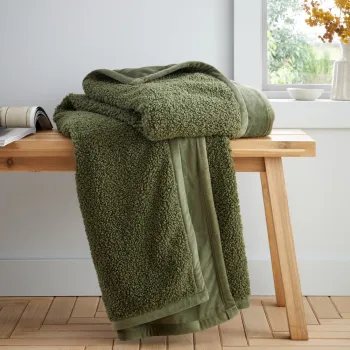 Patura verde din microplus/cocolino 130x170 cm Velvet Boucle - Catherine Lansfield imagine