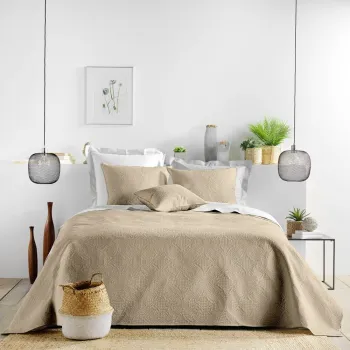 Set cuvertura si fata de perna bej matlasat din microfibra 240x220 cm Romane - douceur d'interieur imagine