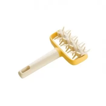 Rola pentru perforat aluatul Delicia, Tescoma, 18 x 11 cm, plastic, bej/galben imagine