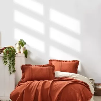 Set cuvertura de pat dubla Pique, 3 piese, 220x240 cm, 100% bumbac Jacquard, Saheser, Tziana, rosu caramiziu imagine