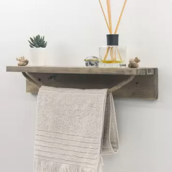 Suport pentru prosoape cu raft de lemn, Evila Originals, 50x9x10 cm, lemn de molid, maro imagine