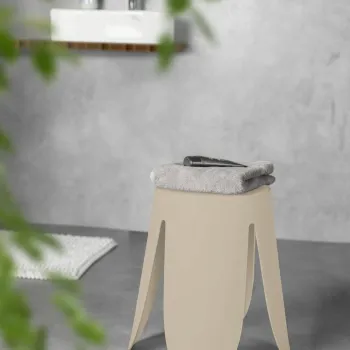 Taburet pentru baie Comiso, Wenko, 44.5x46 cm, plastic/poliuretan, bej imagine