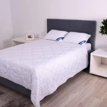 Pilota 200x220 cm microfibra striata alba matlasata model lacrimi, 200 g, de vara imagine