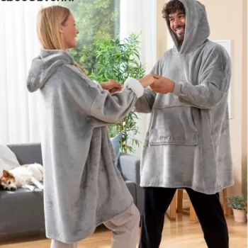 Patura-hanorac cu gluga, confortabila, calduroasa si pufoasa Huggle Hoodie imagine