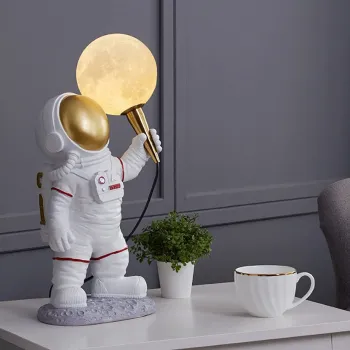 RESIGILAT - Lampa de veghe pentru copii, model astronaut imagine