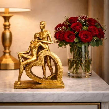 Statueta decorativa cuplu auriu - simbol al iubirii si elegantei imagine